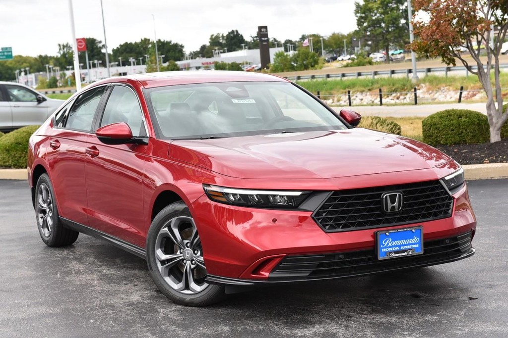Honda Accord Hybrid Vehicle Image 02