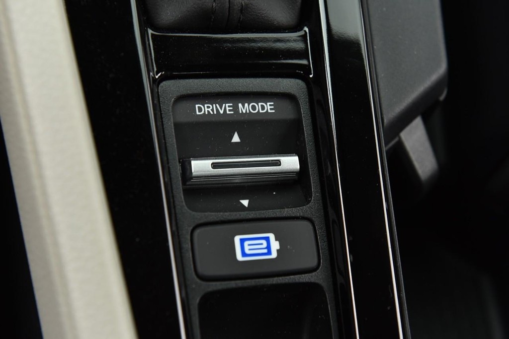 Honda Accord Hybrid Vehicle Image 17