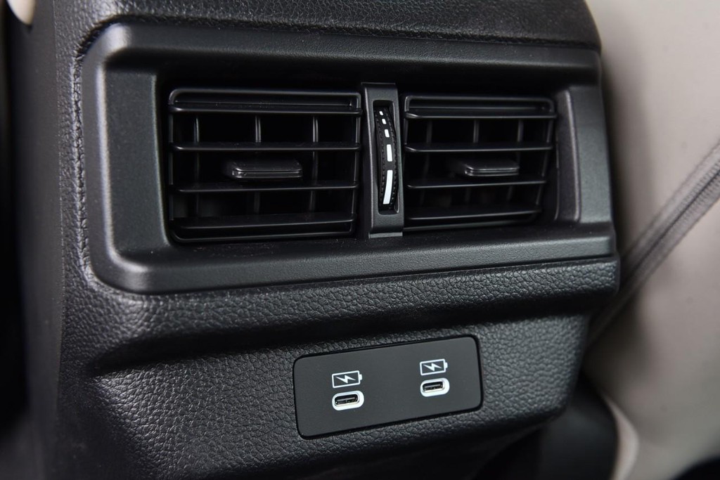 Honda Accord Hybrid Vehicle Image 24