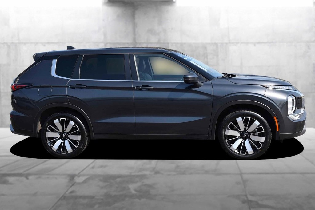 Mitsubishi Outlander Vehicle Full-screen Gallery Image 5