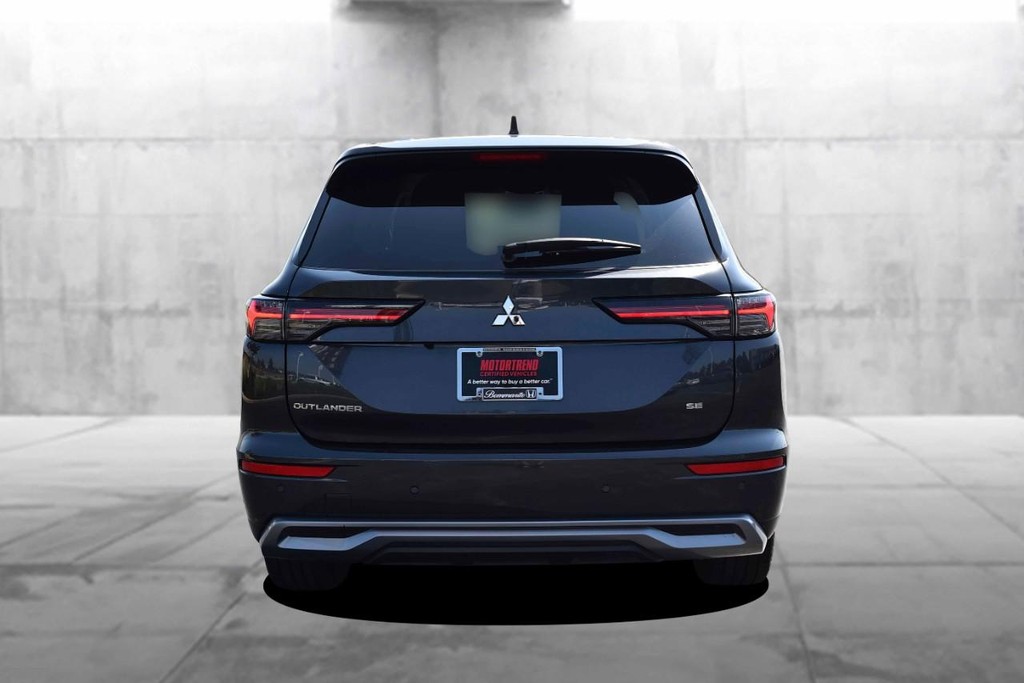 Mitsubishi Outlander Vehicle Full-screen Gallery Image 6