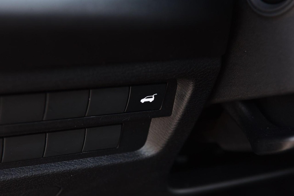 Mitsubishi Outlander Vehicle Full-screen Gallery Image 11