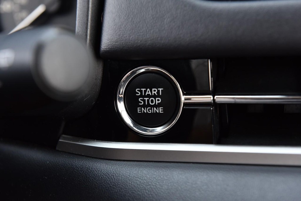 Mitsubishi Outlander Vehicle Full-screen Gallery Image 18