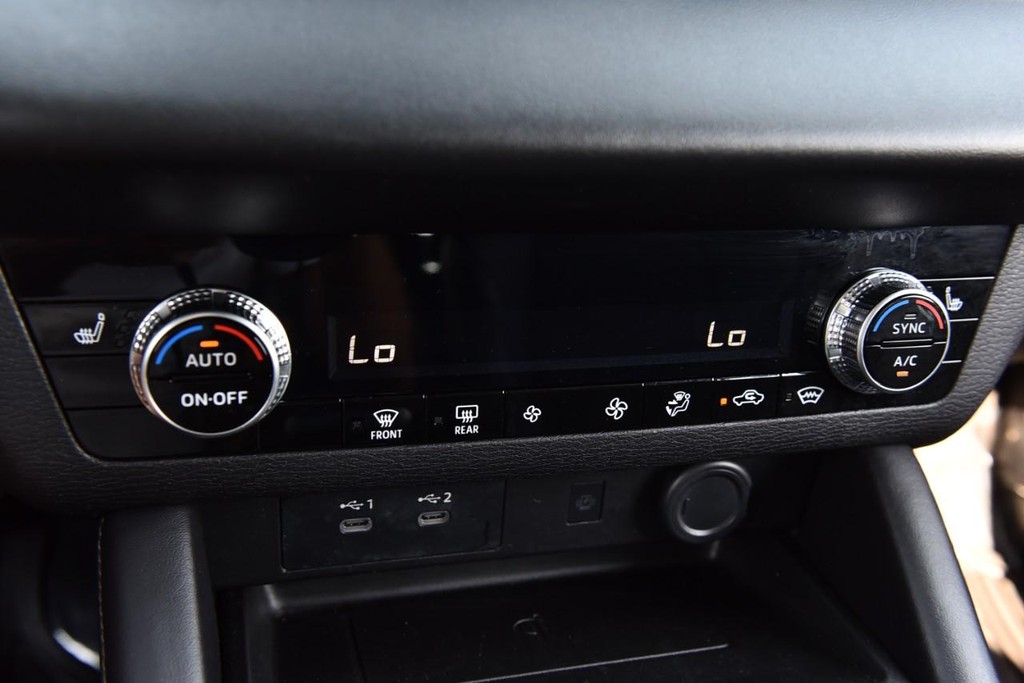 Mitsubishi Outlander Vehicle Full-screen Gallery Image 19