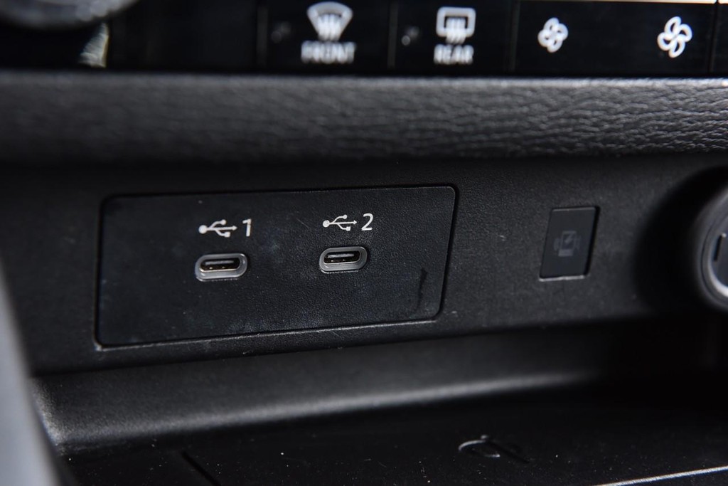 Mitsubishi Outlander Vehicle Full-screen Gallery Image 20