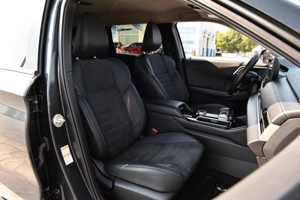 Mitsubishi Outlander Vehicle Full-screen Gallery Image 24