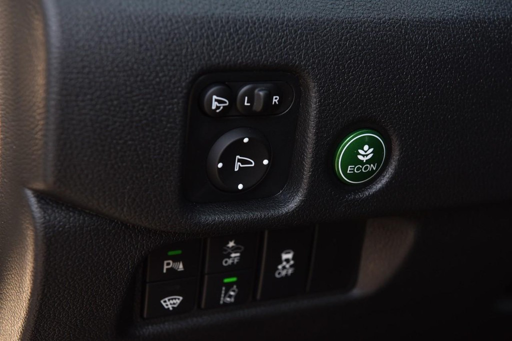 Honda Passport Vehicle Image 12