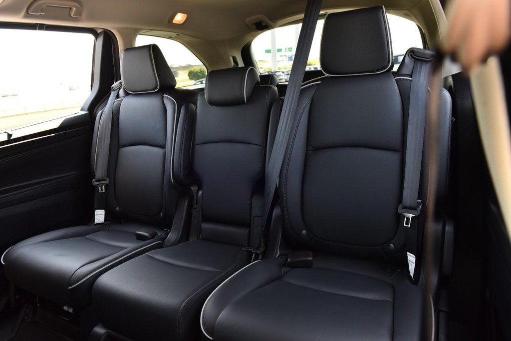 Honda Odyssey Vehicle Full-screen Gallery Image 24