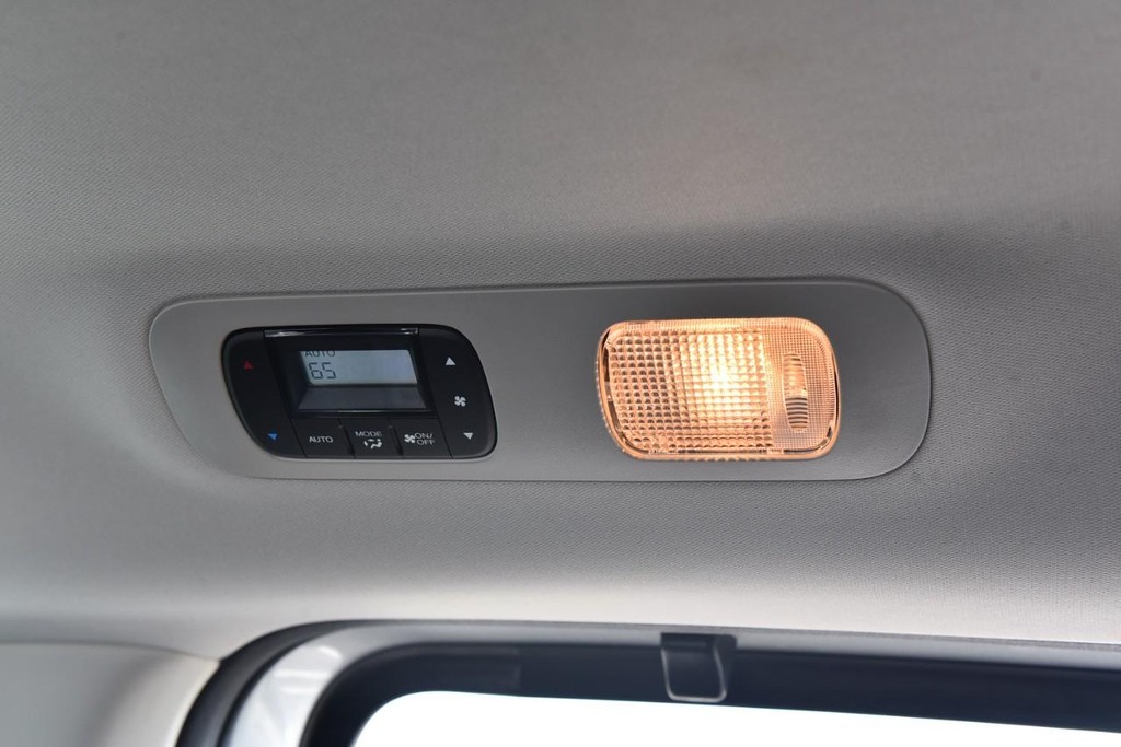 Honda Odyssey Vehicle Full-screen Gallery Image 25