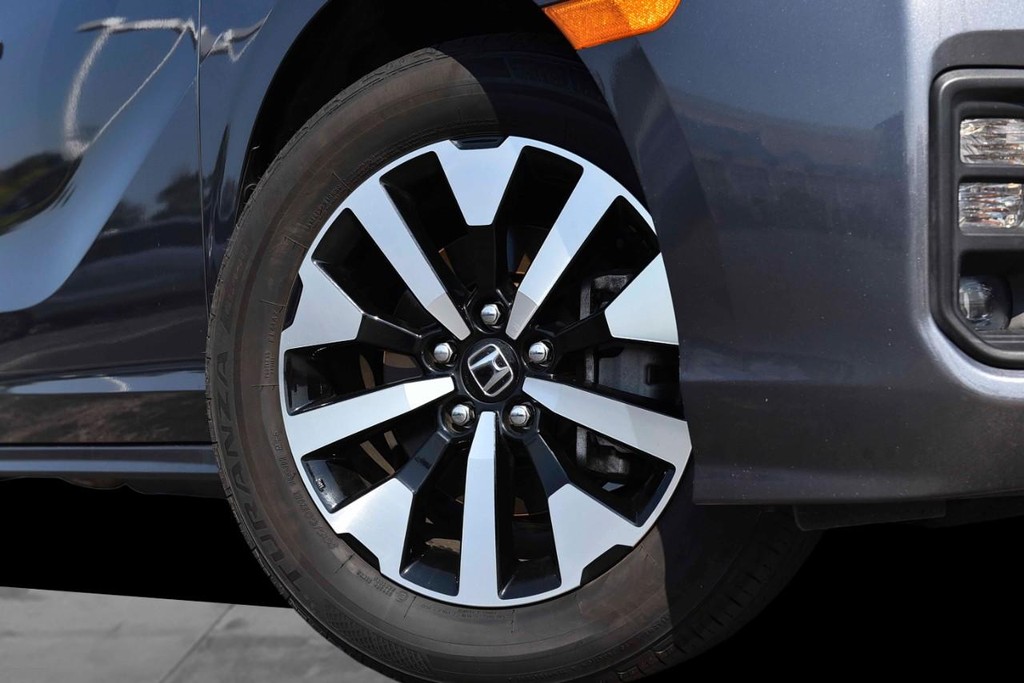 Honda Odyssey Vehicle Full-screen Gallery Image 3