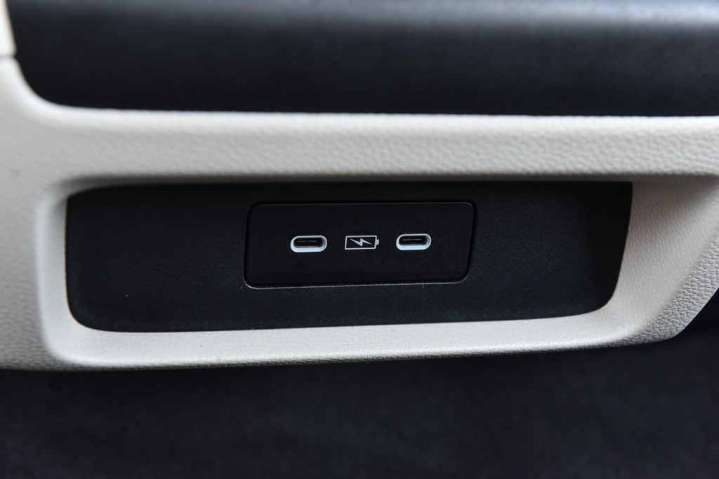 Honda Odyssey Vehicle Full-screen Gallery Image 28