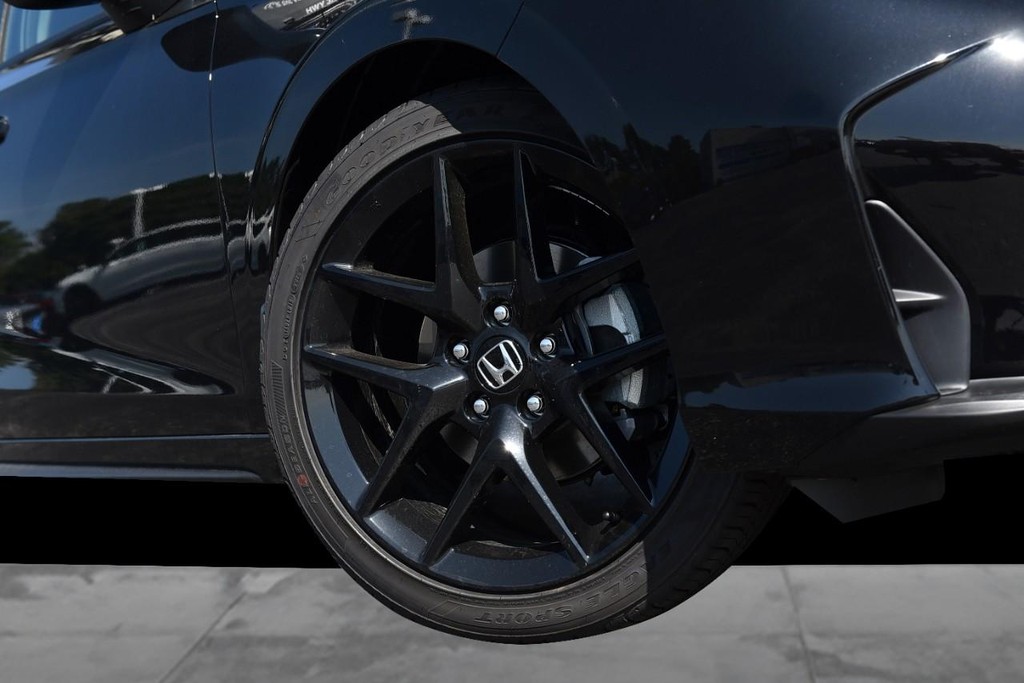 Honda Civic Hatchback Vehicle Full-screen Gallery Image 3