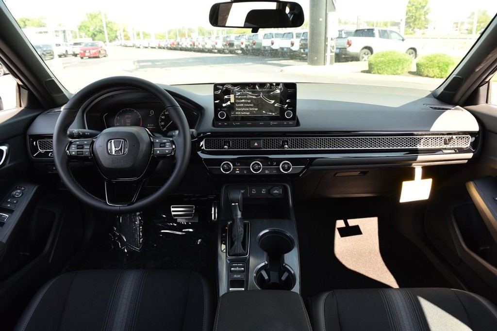 Honda Civic Hatchback Vehicle Full-screen Gallery Image 7