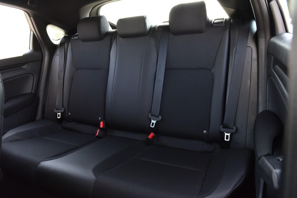 Honda Civic Hatchback Vehicle Full-screen Gallery Image 22
