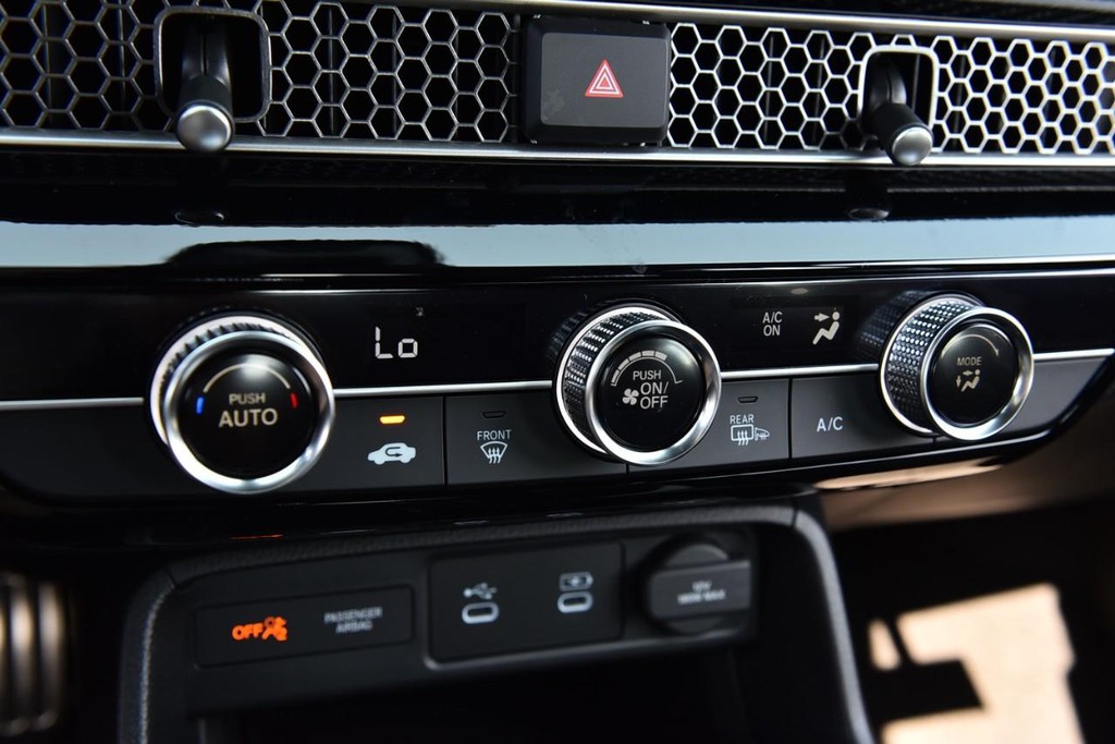 Honda Civic Hatchback Vehicle Full-screen Gallery Image 15