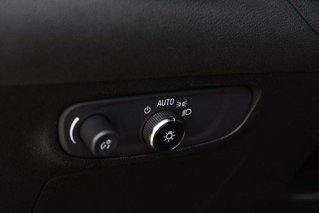 Buick Encore GX Vehicle Image 11