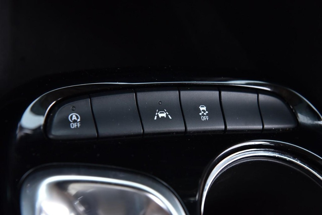 Buick Encore GX Vehicle Image 17