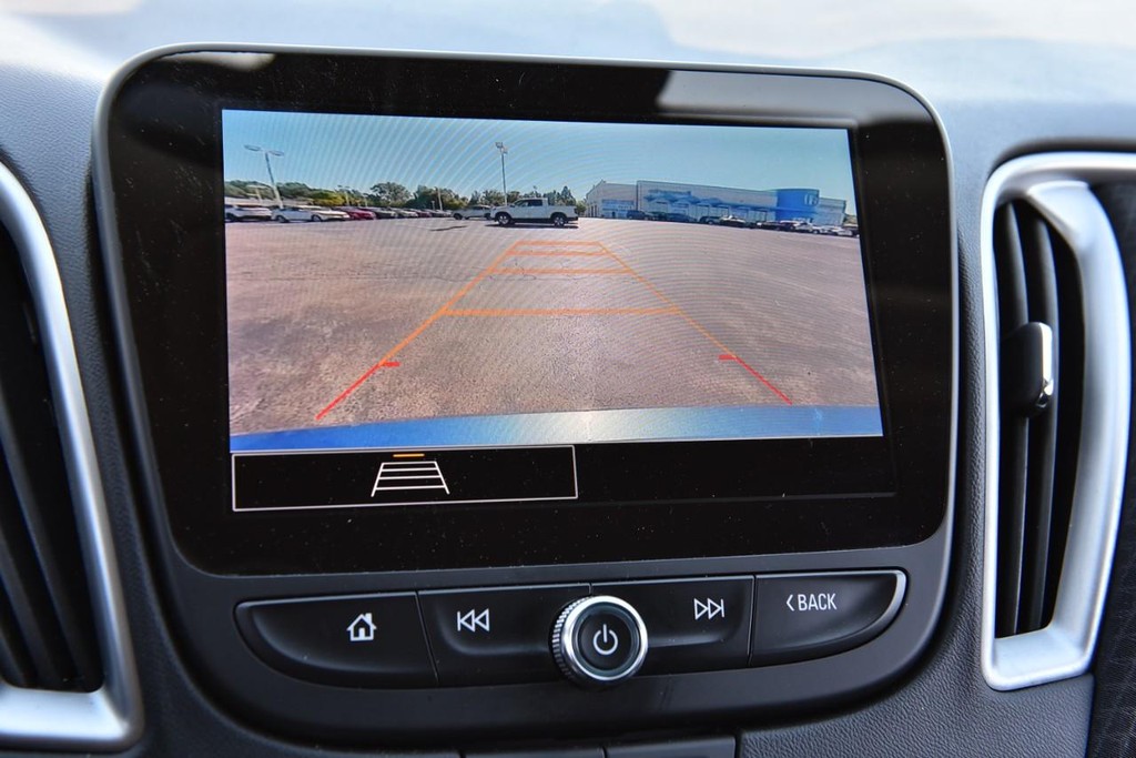 Chevrolet Malibu Vehicle Image 12