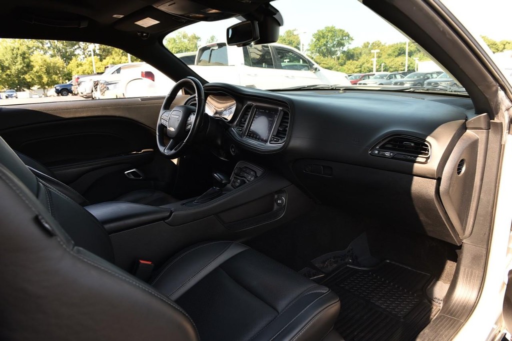 Dodge Challenger Vehicle Image 08