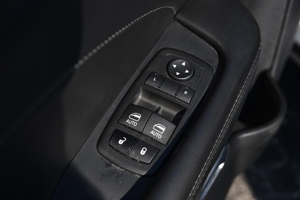 Dodge Challenger Vehicle Image 09