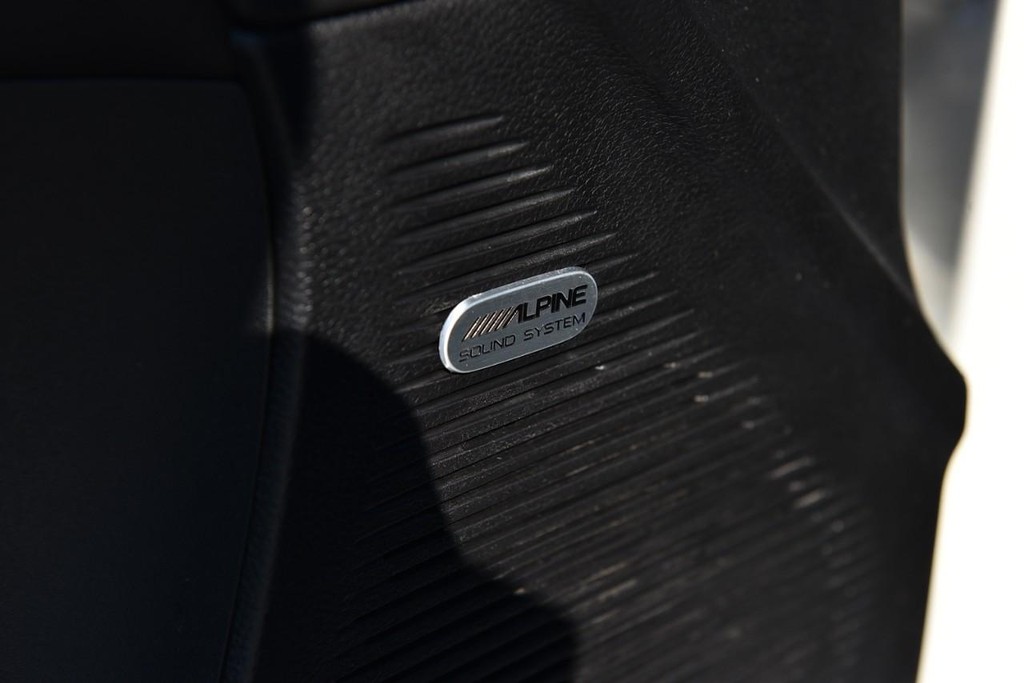 Dodge Challenger Vehicle Image 11