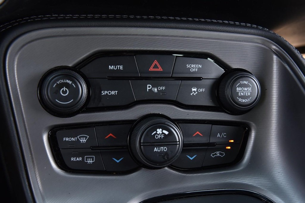 Dodge Challenger Vehicle Image 18