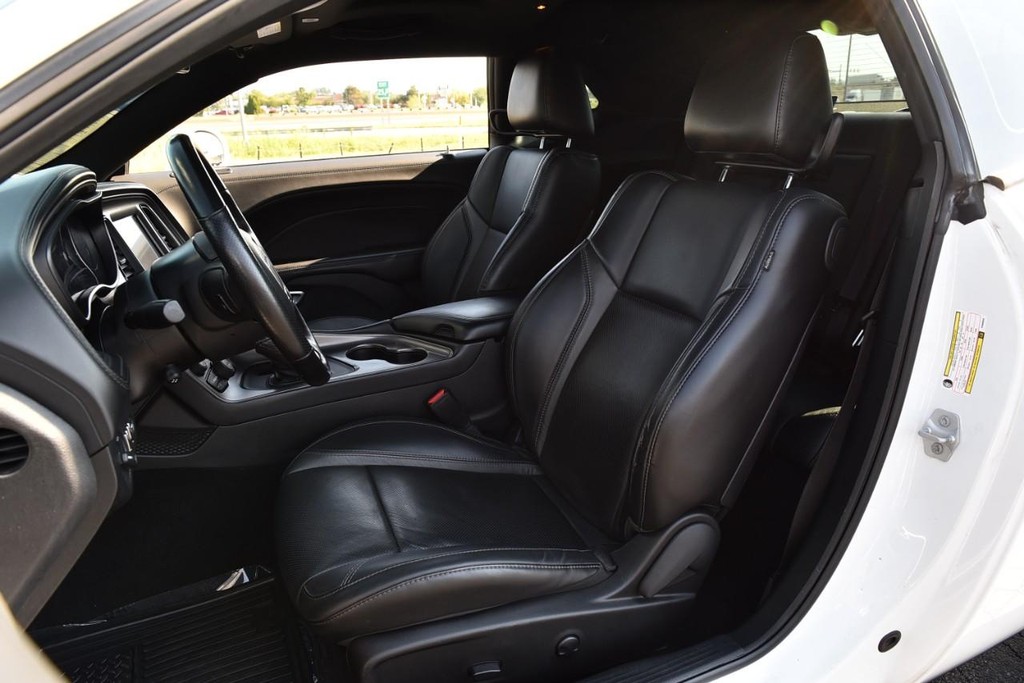 Dodge Challenger Vehicle Image 21