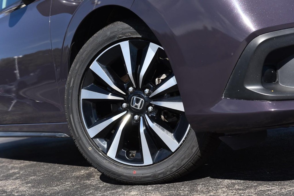 Honda Civic Hatchback Vehicle Image 03