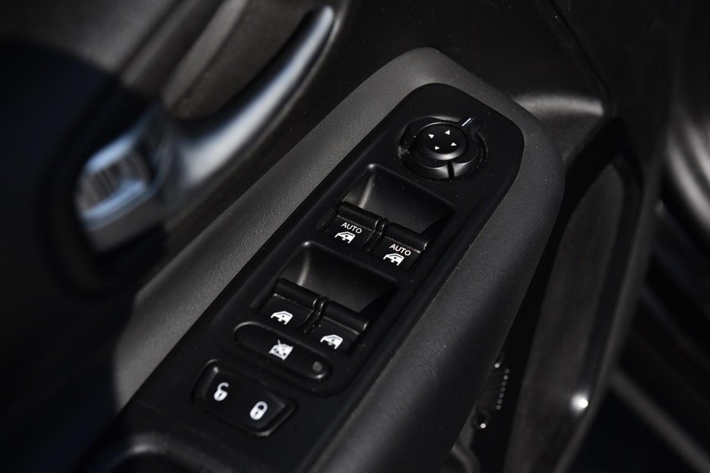 Jeep Renegade Vehicle Image 08
