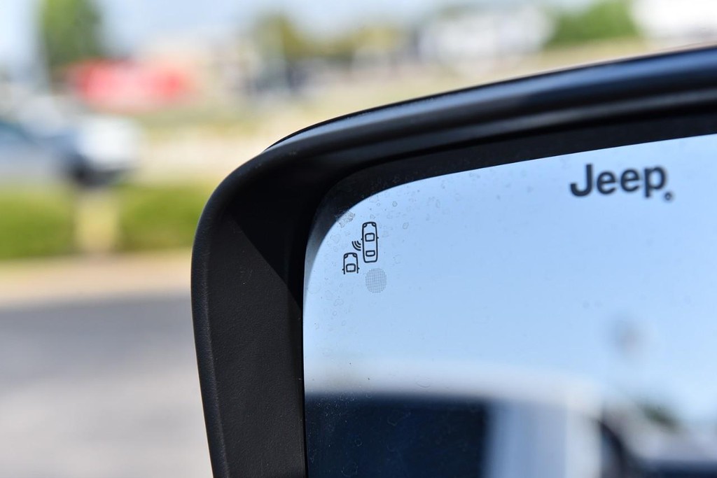 Jeep Renegade Vehicle Image 09