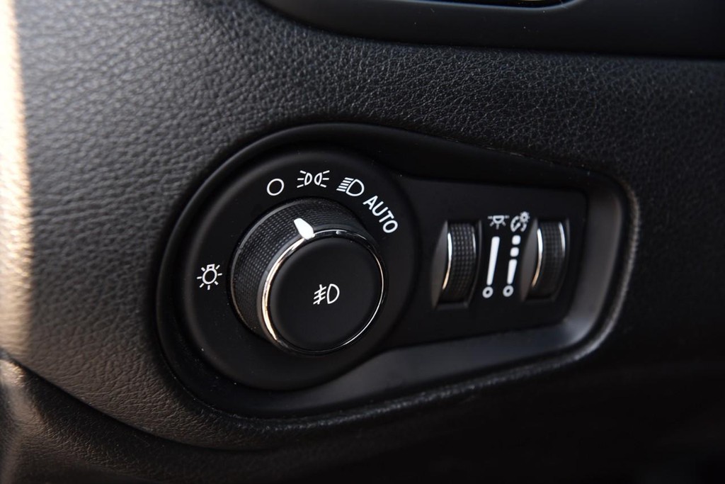 Jeep Renegade Vehicle Image 10