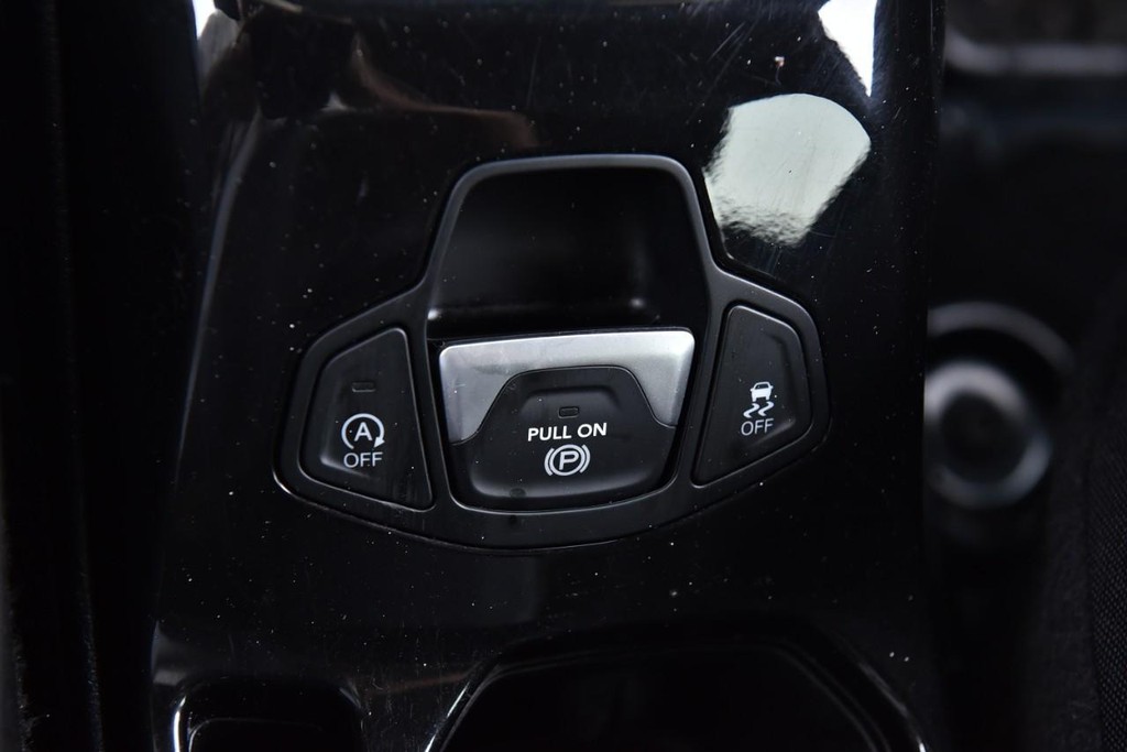 Jeep Renegade Vehicle Image 16