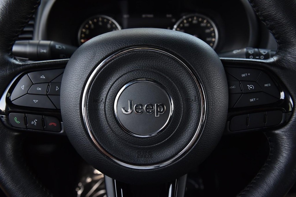 Jeep Renegade Vehicle Image 18