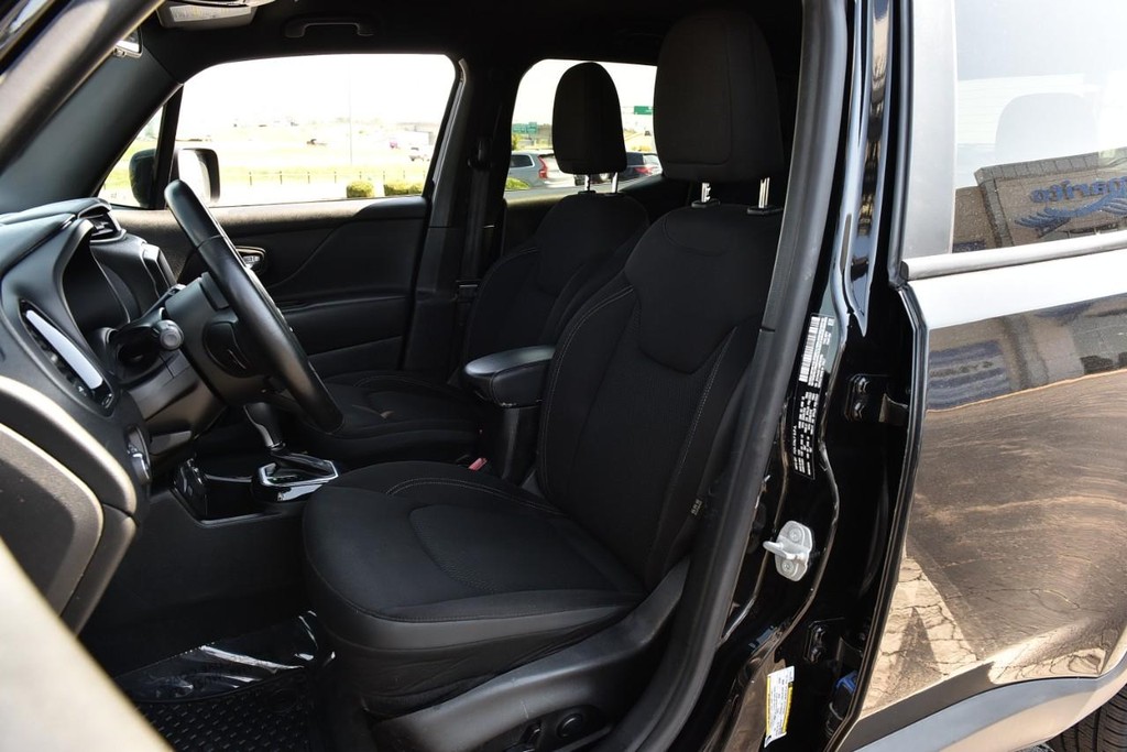 Jeep Renegade Vehicle Image 19