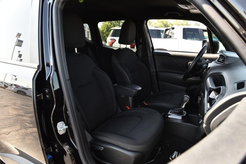 Jeep Renegade Vehicle Image 20