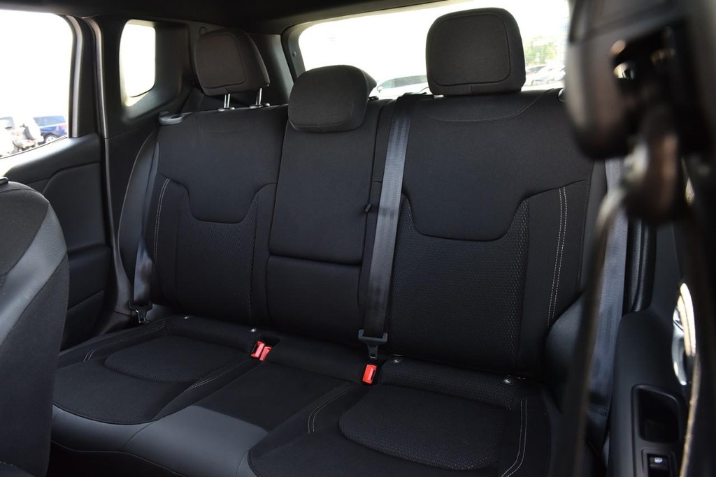 Jeep Renegade Vehicle Image 21