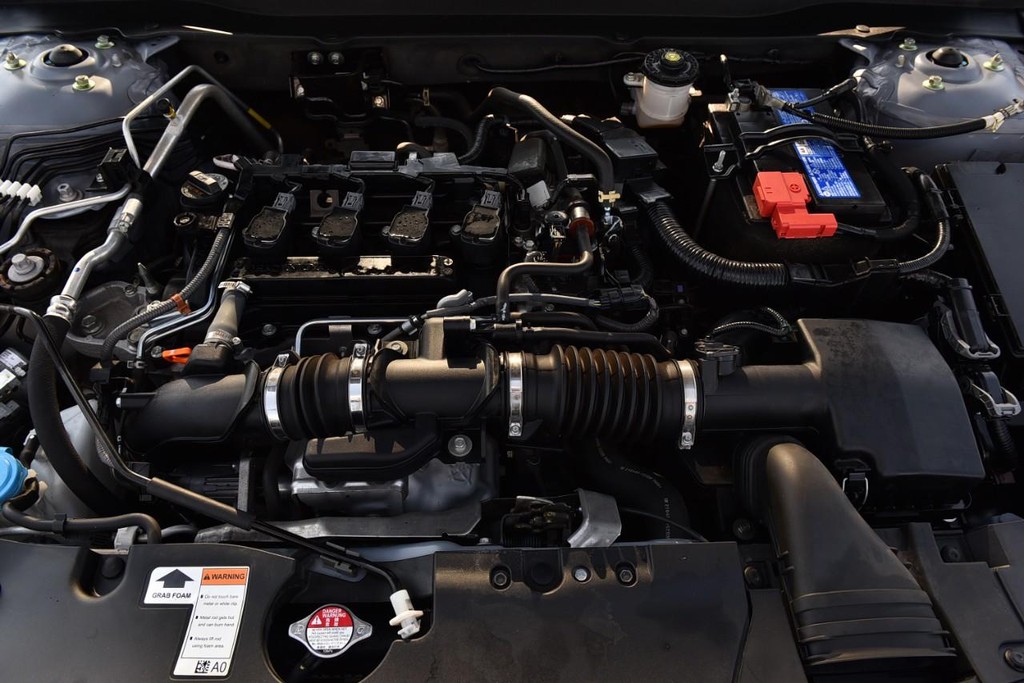 Honda Accord Sedan Vehicle Image 25