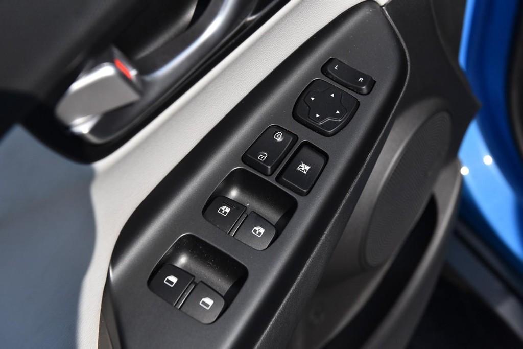 Hyundai Kona Vehicle Image 08
