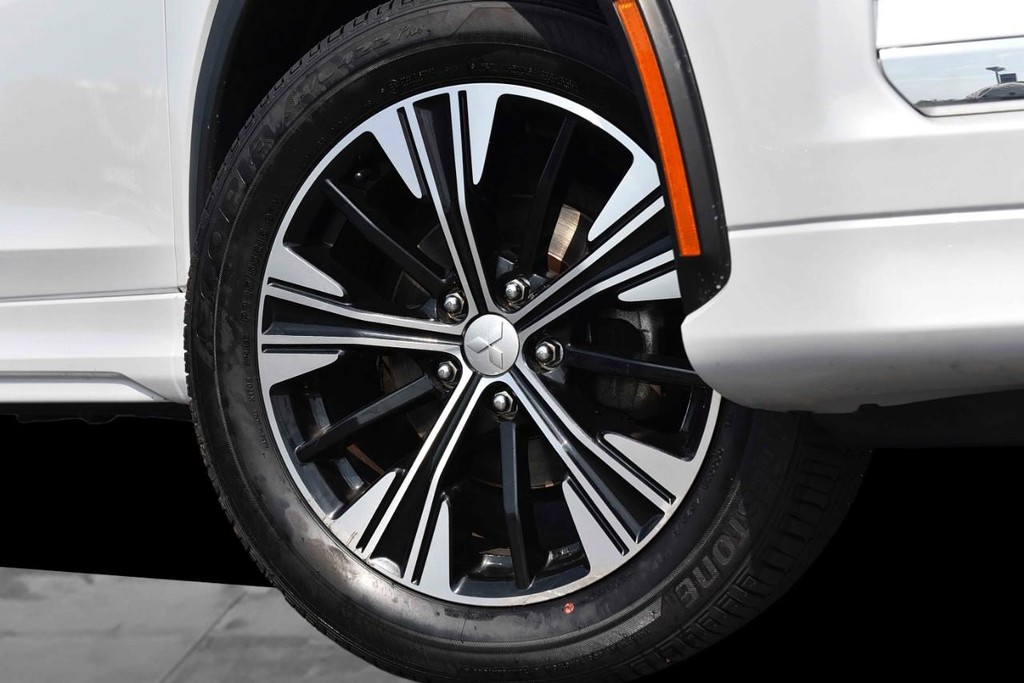 Mitsubishi Eclipse Cross Vehicle Image 03