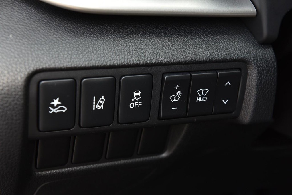 Mitsubishi Eclipse Cross Vehicle Image 11