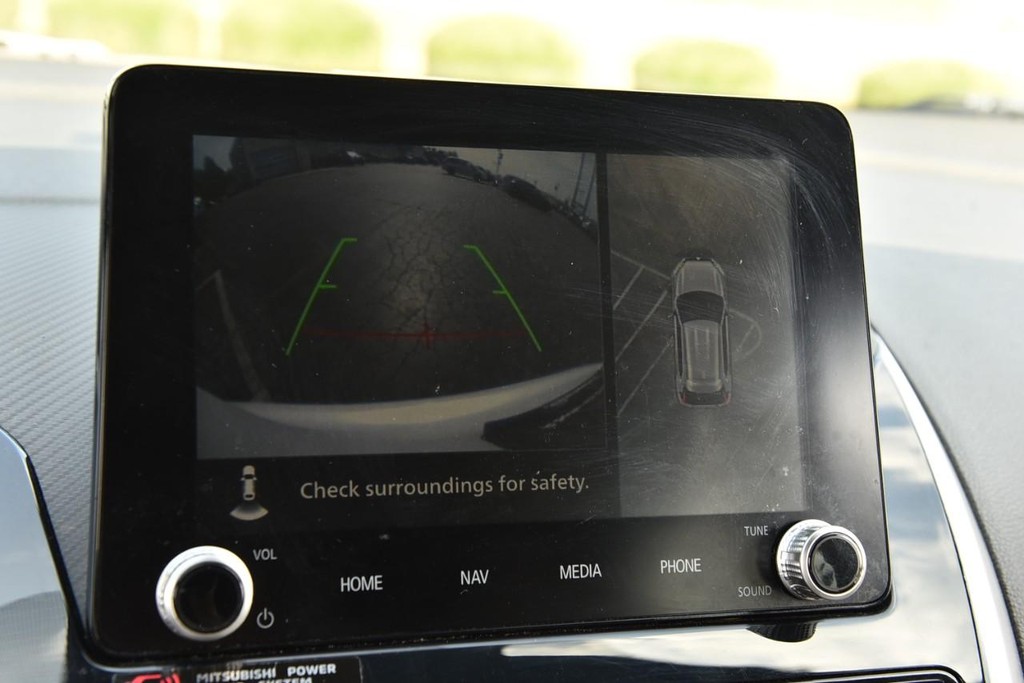 Mitsubishi Eclipse Cross Vehicle Image 13