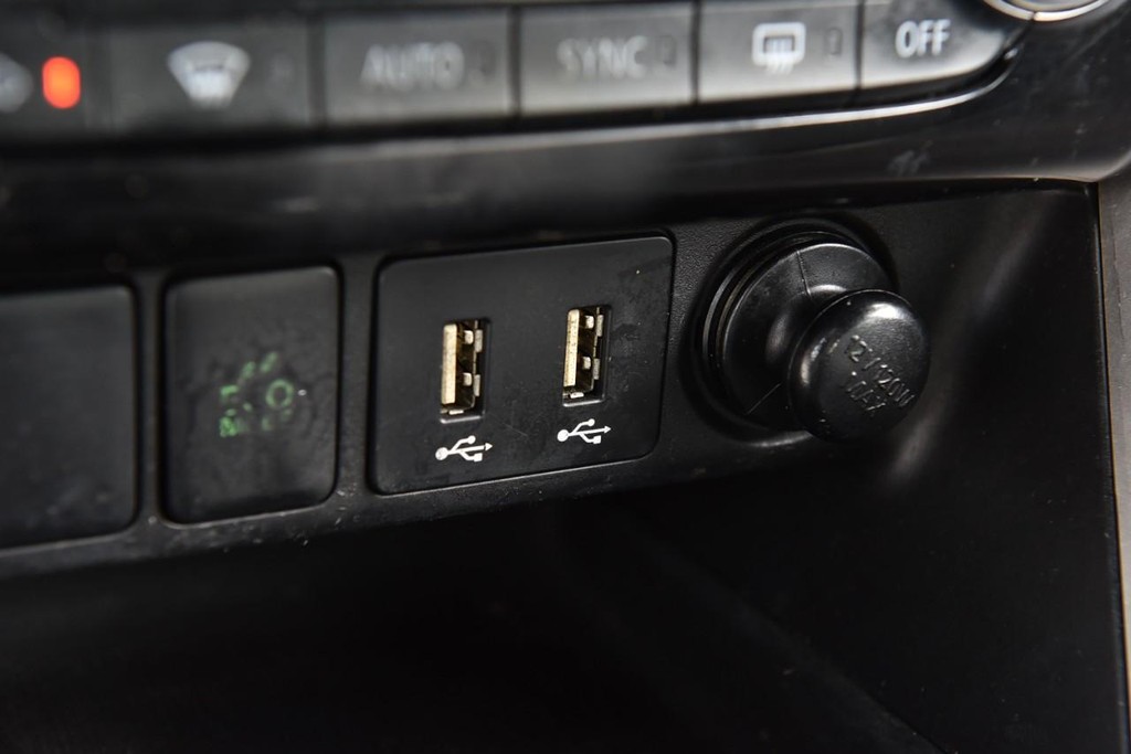 Mitsubishi Eclipse Cross Vehicle Image 16
