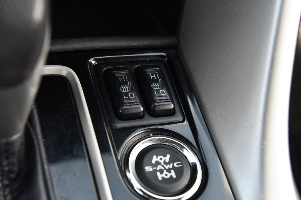 Mitsubishi Eclipse Cross Vehicle Image 17