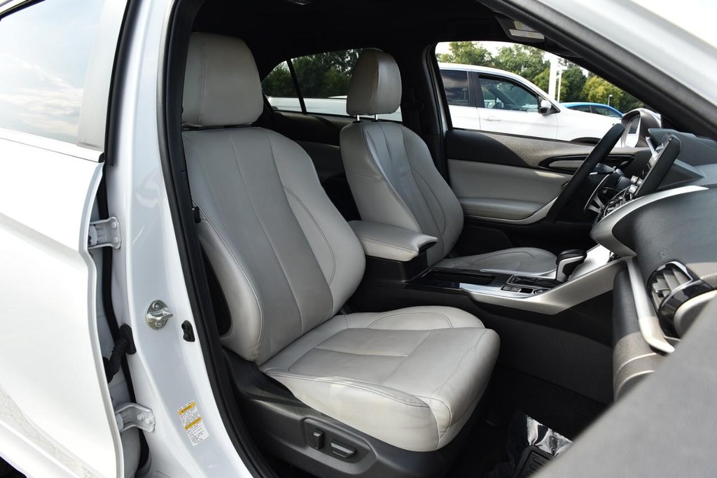 Mitsubishi Eclipse Cross Vehicle Image 21