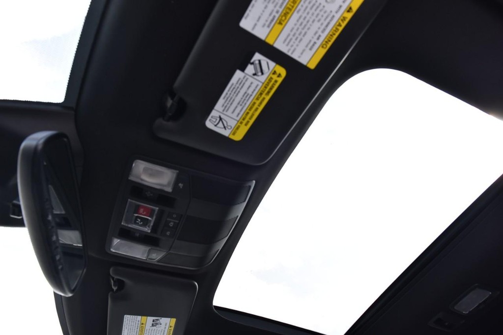 Mitsubishi Eclipse Cross Vehicle Image 22