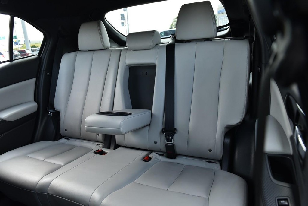Mitsubishi Eclipse Cross Vehicle Image 23
