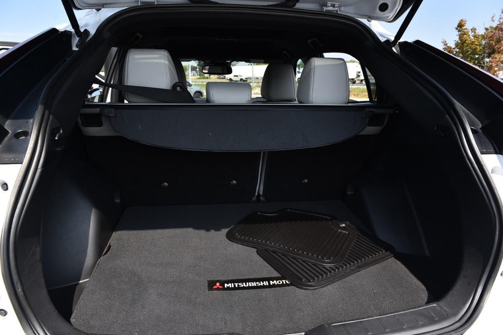 Mitsubishi Eclipse Cross Vehicle Image 25