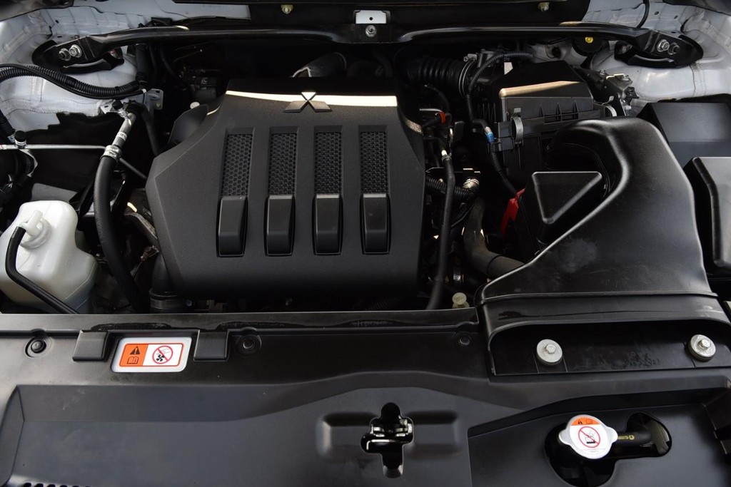 Mitsubishi Eclipse Cross Vehicle Image 26