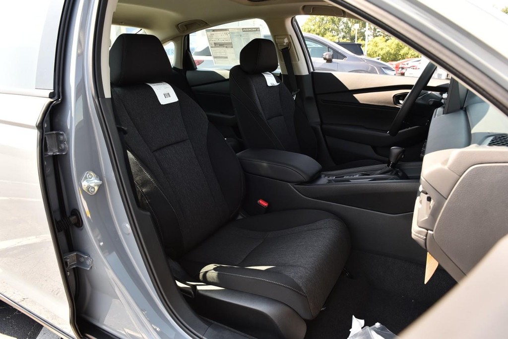 Honda Accord Sedan Vehicle Image 20