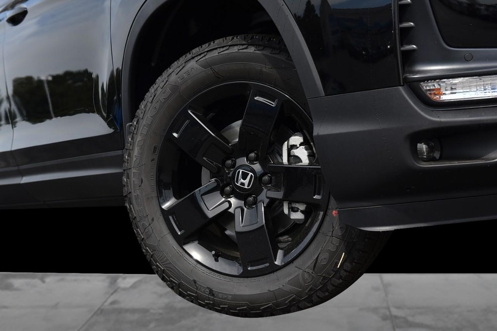 Honda Ridgeline Vehicle Full-screen Gallery Image 3